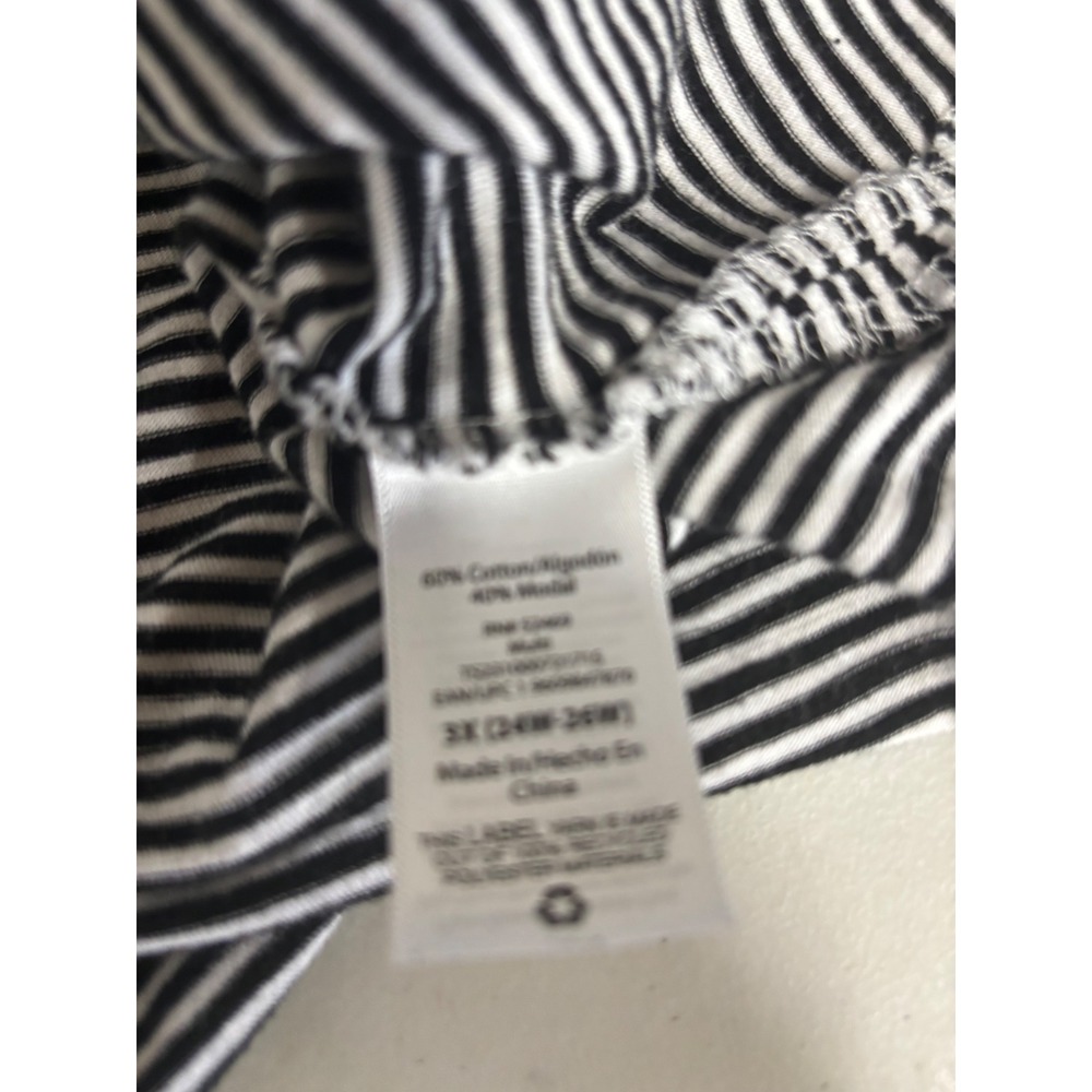 Terra Sky Women's 3X‎ (24-26) Black & White Top with Ruffled Cap Sleeves - Picture 5 of 5